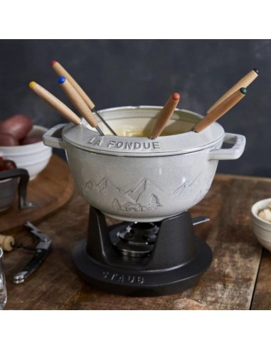 Je participe à l'achat d'un service à fondue motif montagne 20cm Truffe blanche Staub (déjà réservé) Comparez et commandez 