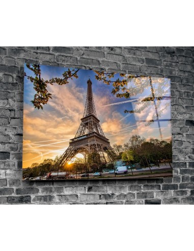 Tableau en verre - Tour Eiffel vue d'en bas sous les nuages store