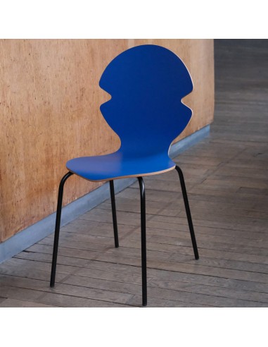 CHAISE LA DISTINGUÉE, bleue de technologie